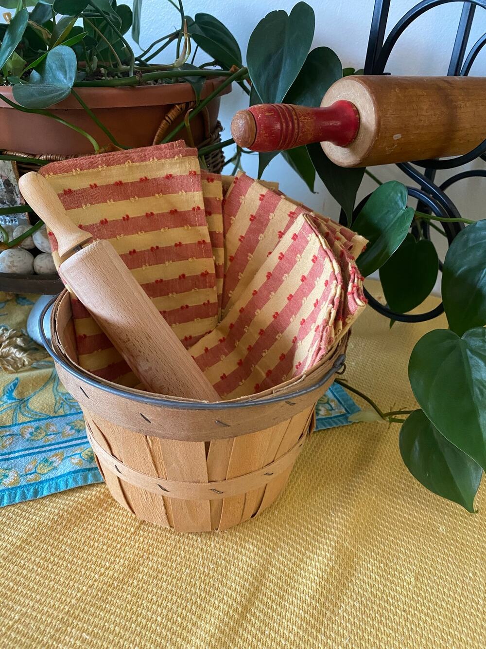 New Set of 4 C&F Enterprises Handcrafted 100% Cotton Farmhouse Napkins 17x17